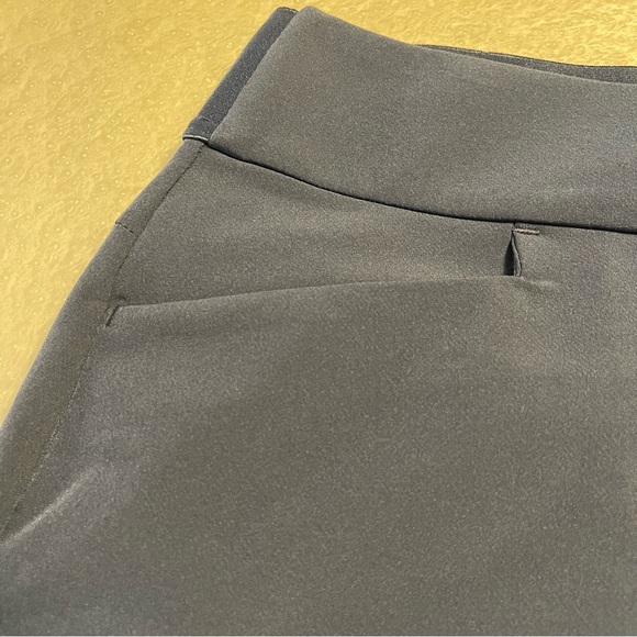 Greg Norman skort NWOT navy blue size small - Picture 10 of 11